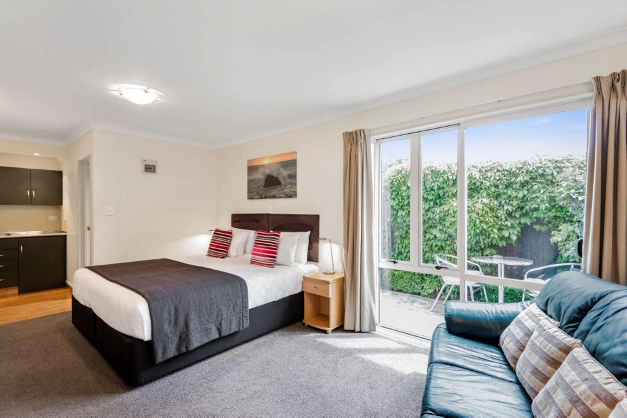 Colombo In The City Christchurch Exterior foto A typical studio apartment